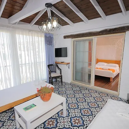 Elysium Bed & Breakfast 4*